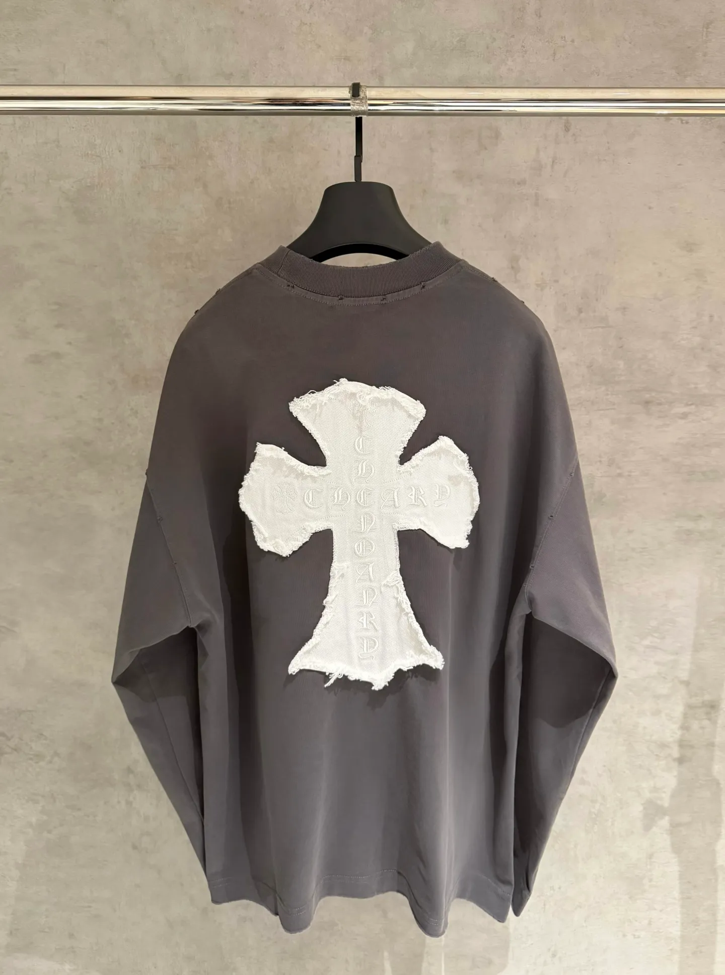 🅿️350 [Strict quality control] CH Croixin's new long-sleeved sweatshirt T-shirt. Heavy 420g double yarn fabric. Wash the whole garment twice. Frayed and torn on all four sides. Heavy fabric. The neckline is made of icy Solona. Loose fit. Deep, wide and stylish. No deformation or shrinkage. Color: 3 colors, black, white and gray. Size: M-2xl